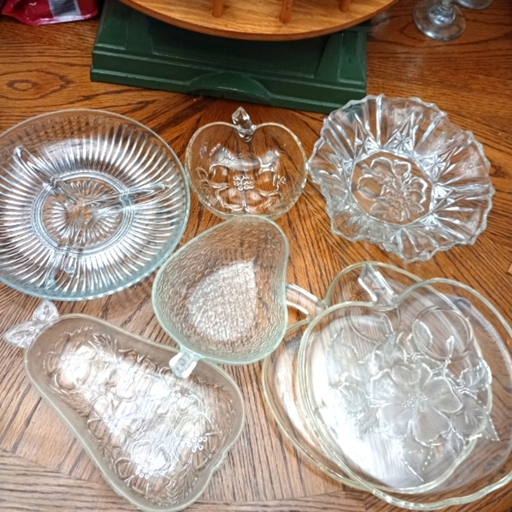 Bundle Of Miscellaneous Vintage Glass Pieces
